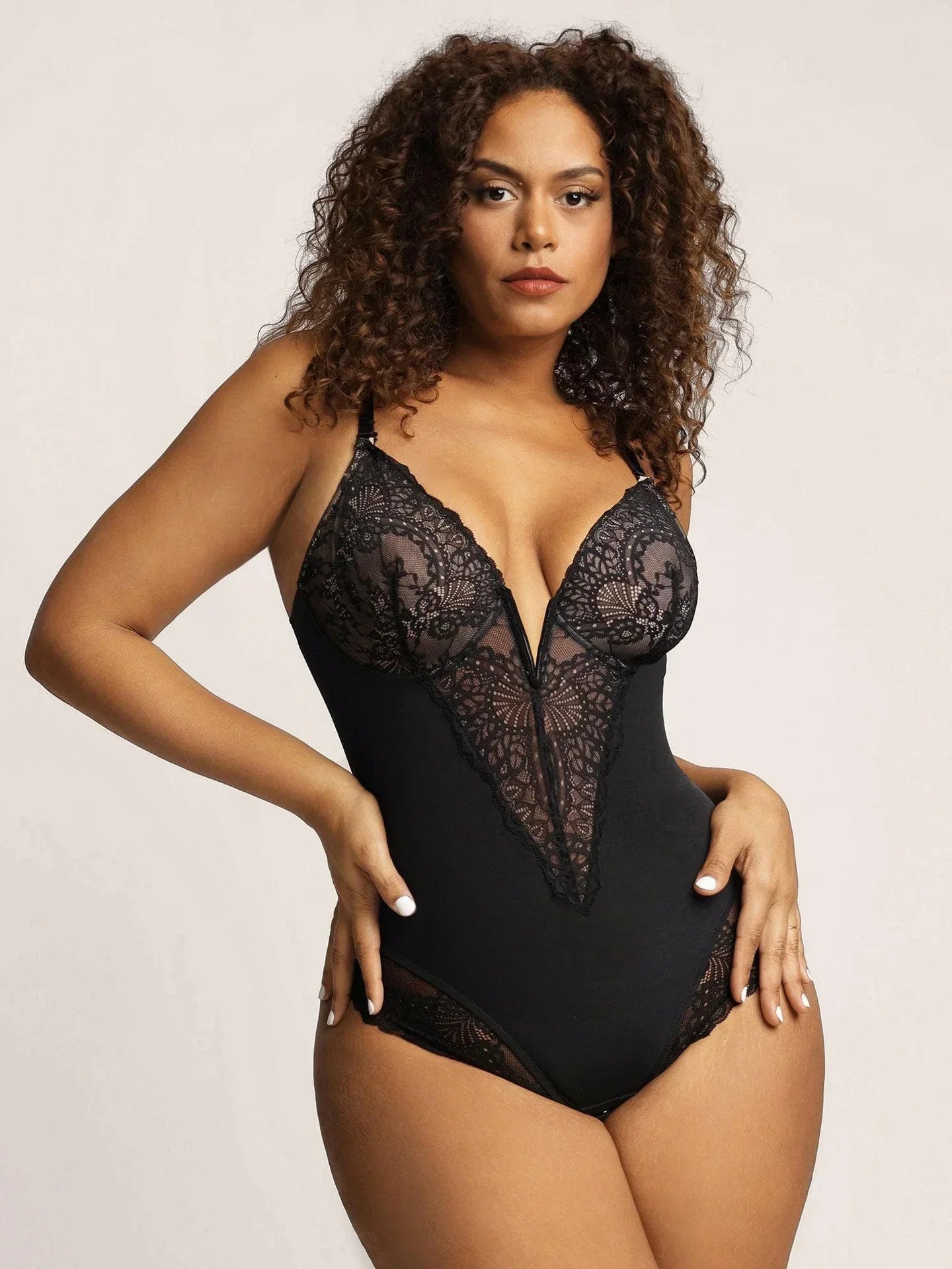 Sarah | SHAPEWEAR BODYSUIT MED DYB V-HALS